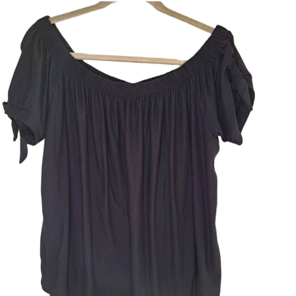 Harlow & Rose Black Off the Shoulder Top with Tie Sleeves Size 1X - Picture 2 of 5